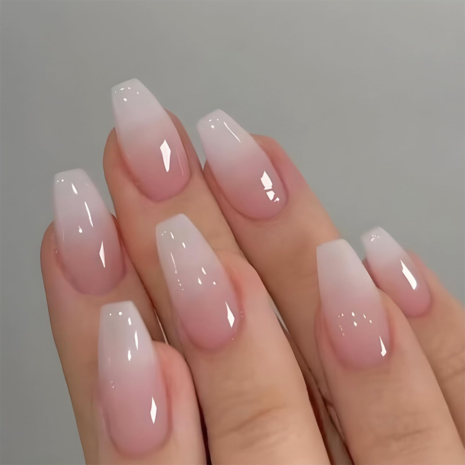 Nail Art Pink - Ein Set mit 24 glänzenden, kurzen,